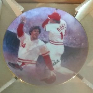 Porcelain Pete Rose collector's plate.